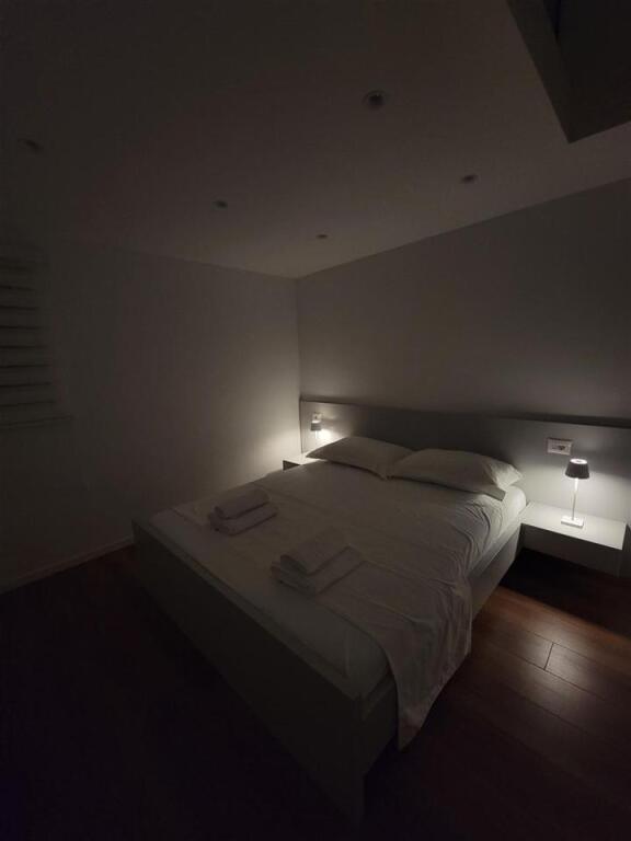 Centro, appartamento di lusso 1+1, 60.000 leke