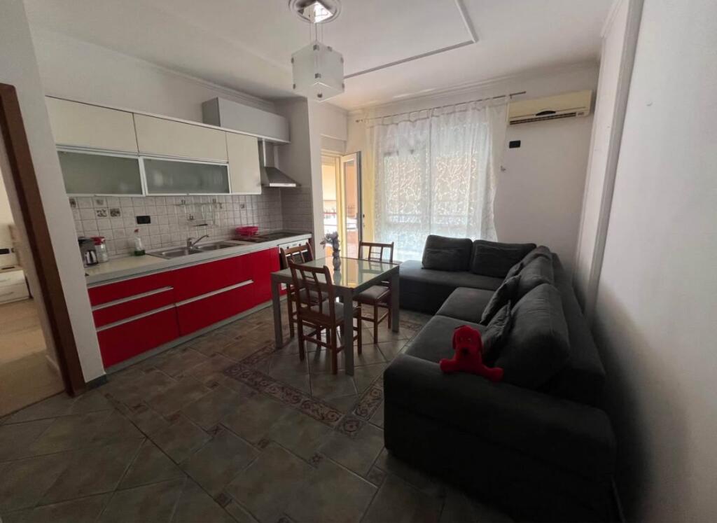 APARTAMENT ME QERA 1+1 RRUGA E KAVAJES 65.000 LEKE