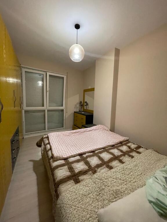 🏢 Shitet apartament 3+1 – Përballë Spitalit Amerikan 3, Tiranë