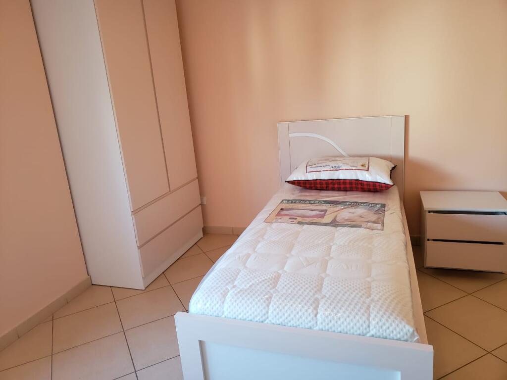 Apartament - Për Qira 3+1 - TE Barrikadat ne QENDER