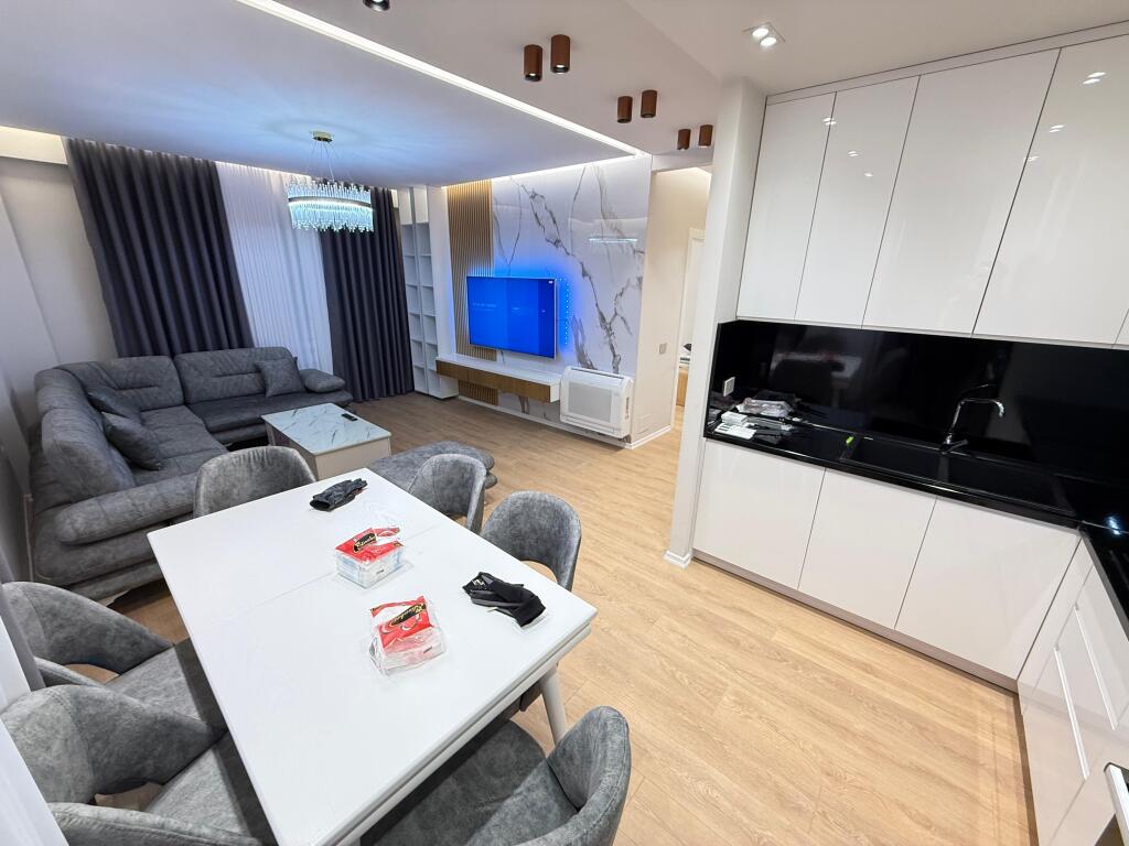 Super Appartamento 2+1+2 bagni +2 posti auto  Piano 3, palazzo nuovo con ascensore Arredamento nuovo, mai abitato prima  📍Liqeni i thate, Complesso Fz  Prezzo 1350€