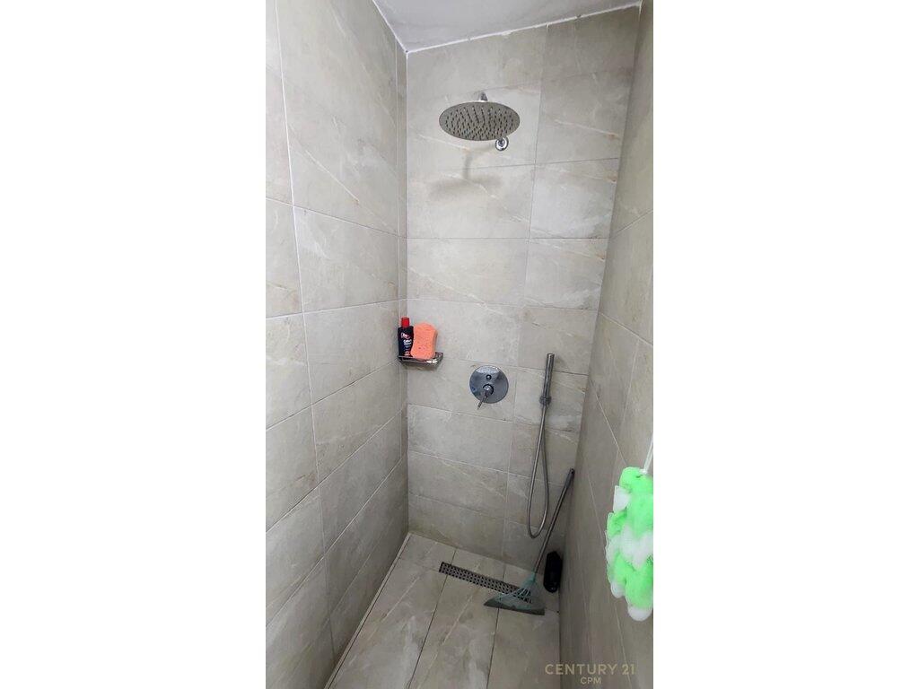 Apartament 2+1 Me Qira në Rruga Barrikadave, Tiranë - 900€ | 78 m²