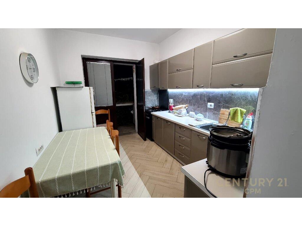 Apartament 2+1 Me Qira në Rruga Barrikadave, Tiranë -  900 € /Muaj