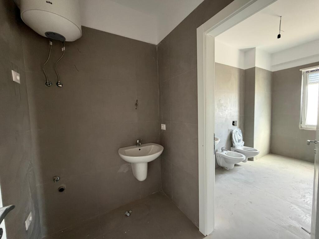 Apartament 2+1 per shitje ne Kamez.