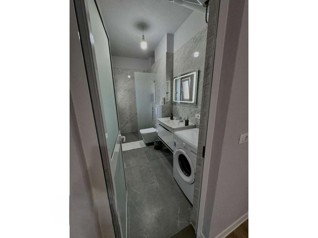 Jepet me qera apartament 2+1 prane Bulevardit! 700 € /Muaj