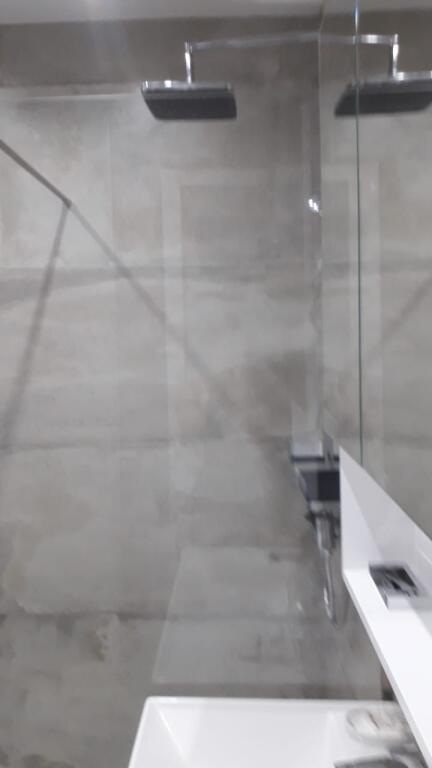 In vendita 2+1+2 bagni Via delle barricate di fronte al liceo sami frasheri