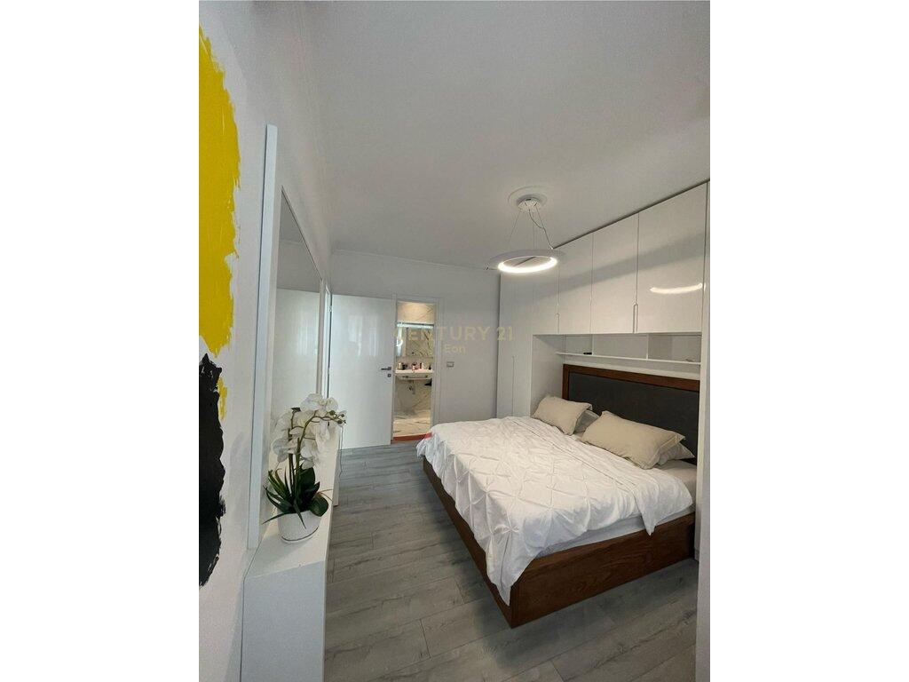 JEPET ME QIRA SUPER APARTAMENT 2+1+2 ME PAMJE DETI NE CURRILA ! 950 € /Muaj