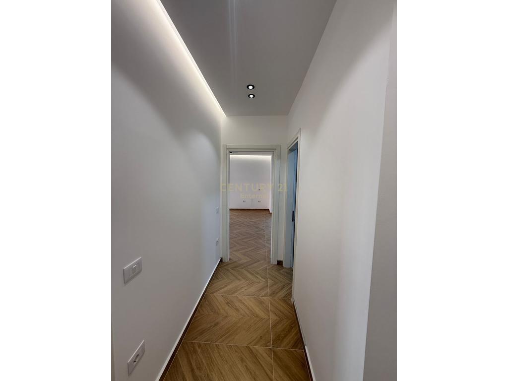 2 office spaces are given in the Oasis Residence in Astir .