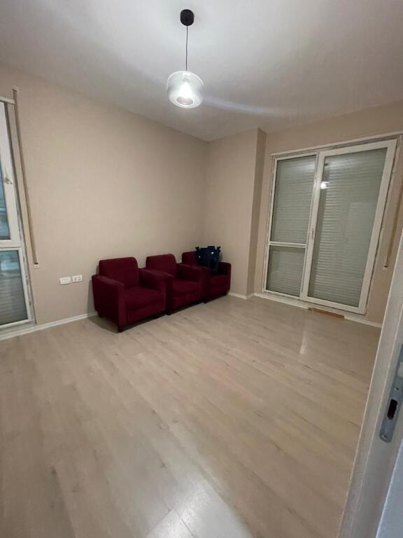 🏢 Shitet apartament 3+1 – Përballë Spitalit Amerikan 3, Tiranë