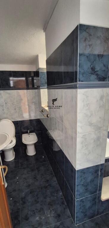 VILE ME QERA 240 M2 RRUGA E DIBRES 1300 EURO