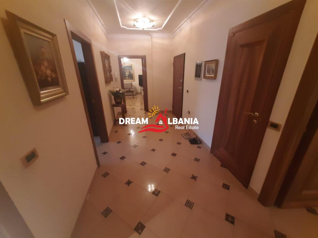 Apartamente 3+1 me qera ne qender ne Tirane (ID4231282 )