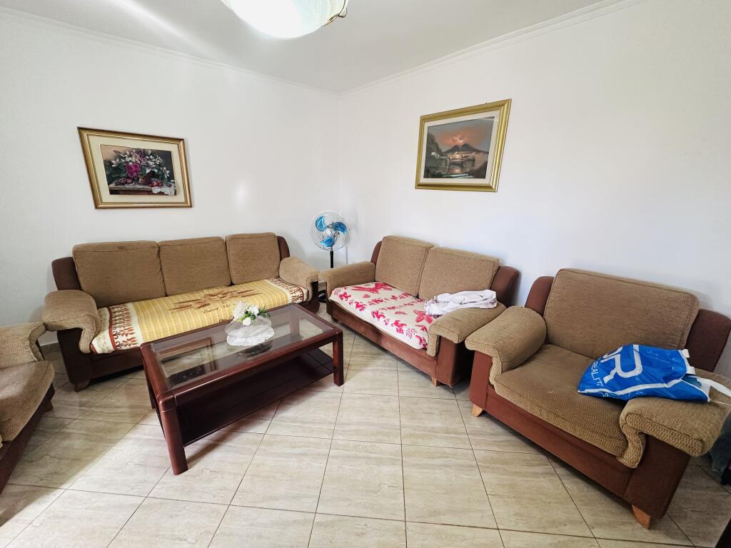 Affittasi Appartamento 2+1+1 con Balcone