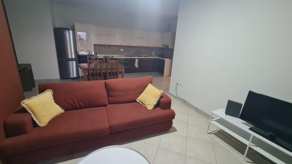 Jepet me qira 2+1 pranë Ring Center, mbi Uba Bank