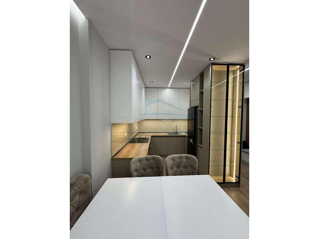 In affitto, Appartamento 3+1+2+Posto Auto, Univers City, Tirana