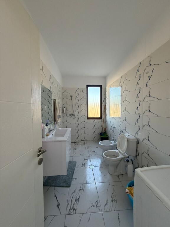 Shitet Apartament 2+1 ne – Kamëz (Pranë Rrethrrotullimit të Bathores)
