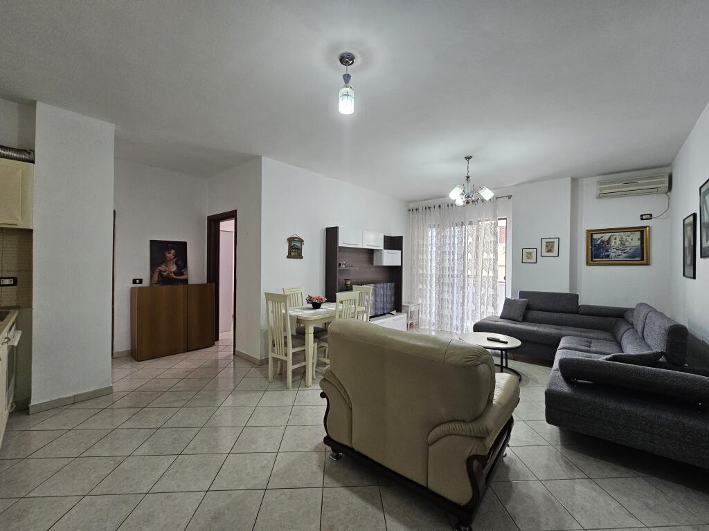 Jepet me Qera: 2+1 +2wc+2 ballkone 📍ASTIR -PRANË RRUGES KRYESORE  Kt.4  PALLAT I RI ME ASHENSOR . CMIMI : 50.000 LEKË/MUAJ  S.110m² ||  TOTALISHT E ARREDUAR.