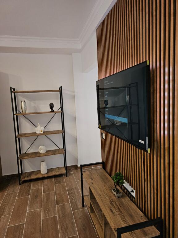 Jepet me qera apartament modern 1+1 prane fakultetit te Inxhinierise se Ndertimit