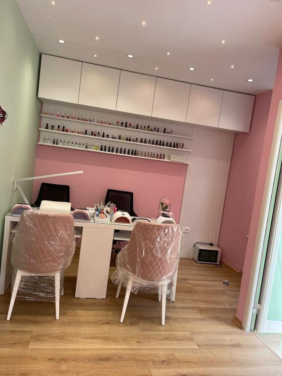 Dyqan me qera per activities te ndryshme.