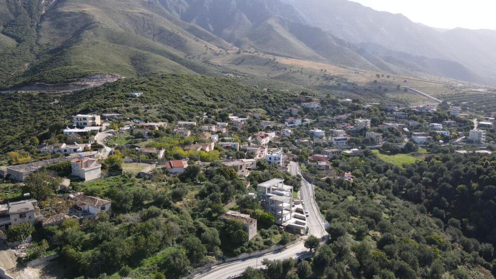 Apartament Me Pishine Per Shitje Ne Radhime