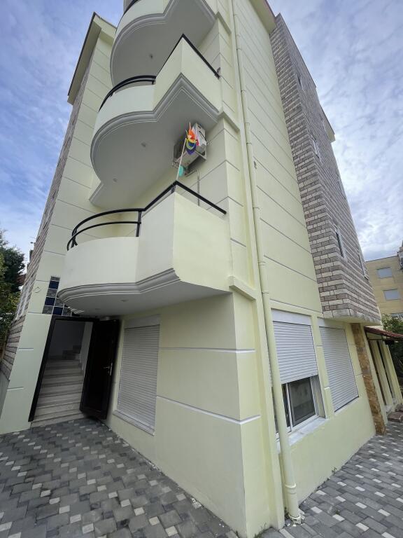 Jepet Apartament me Qera ,Ne Fresk