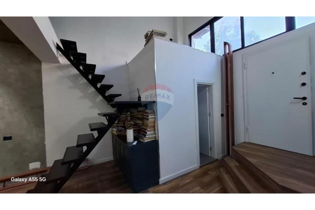 Office for rent in the Paris Commune area. !