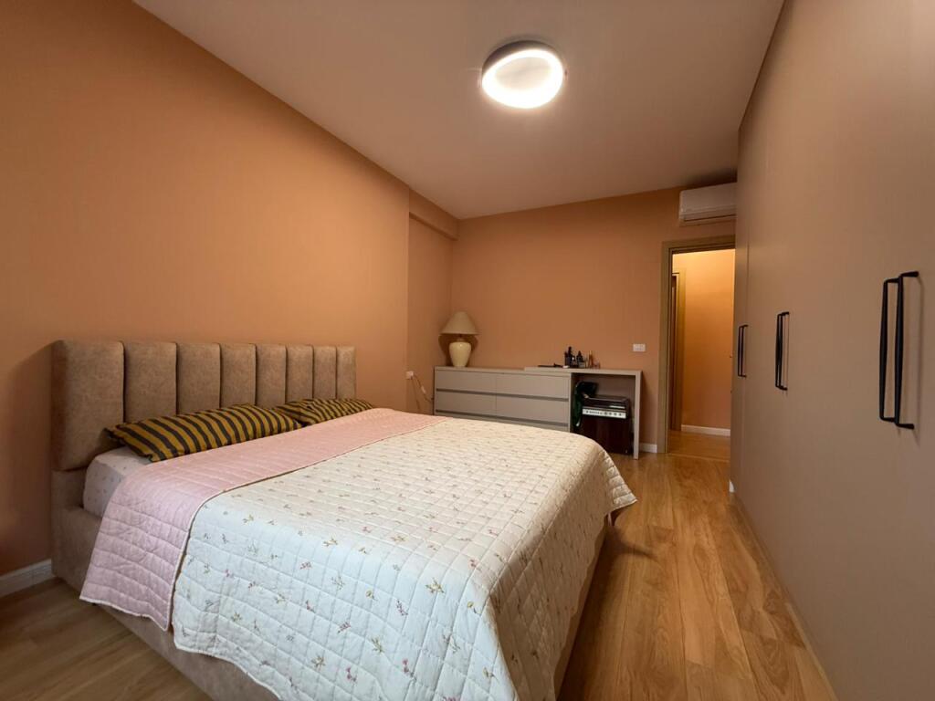 Apartament 2+1 per qira tek Rruga e Barrikadave