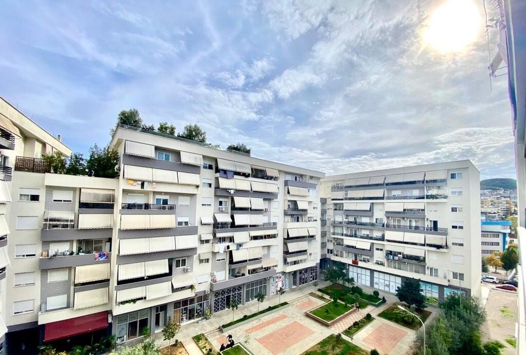 NE KOMUNEN E PARISIT JAPIM APARTAMENT 2+1+2+POST PARKIMI ME QIRA !
