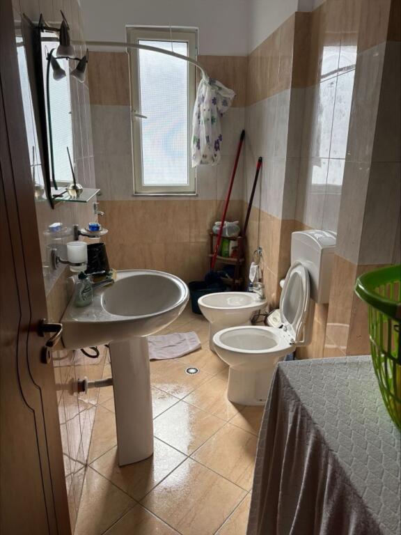 Jepet Apartament Me Qera , Ne Vlore