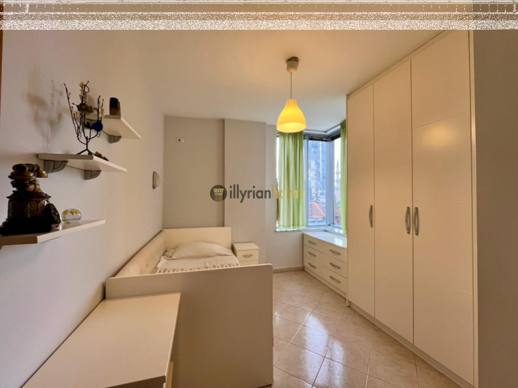 Jepet me Qira Apartament 2+1+2 Tualete, përballë “Toptani Center”, Tiranë