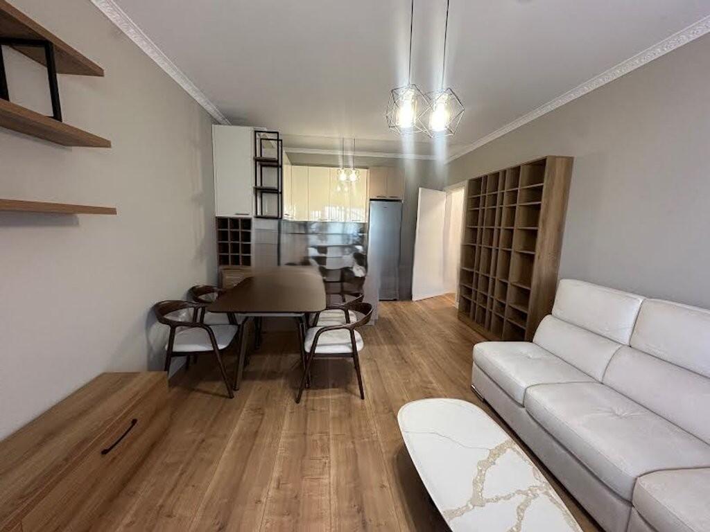 Apartment newly furnished for rent at Pazari Ri. 880 € /Month