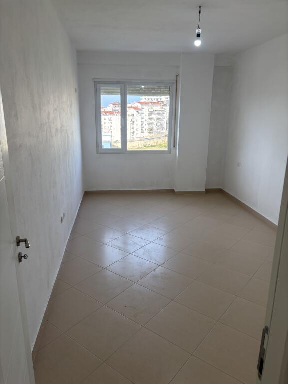 Shitet apartament 2+1 ne Fresk