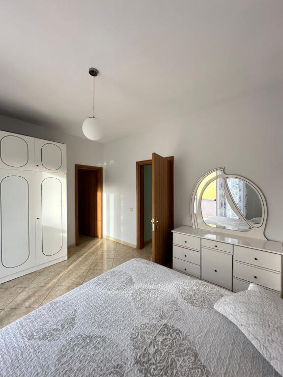 Kopshti Zoologjik 3+1 me verande/ Qera