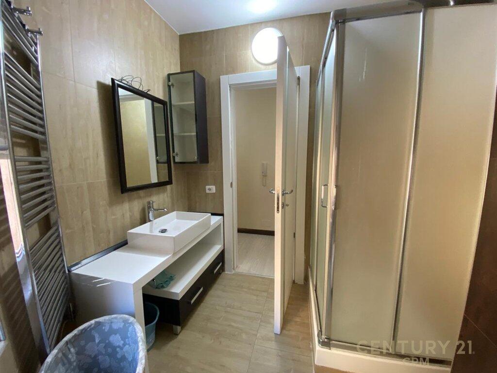 🏠 SHITET APARTAMENT 1+1+DEPO – ALI DEMI, BUZË RRUGËS KRYESORE