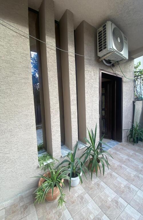 Description is given 2+1+yard for rent