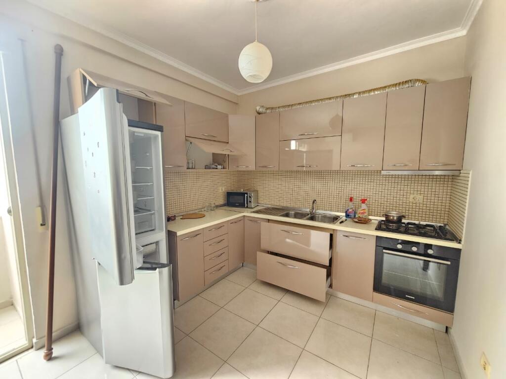 Tek ish urt jepet me qera apartament 2+1