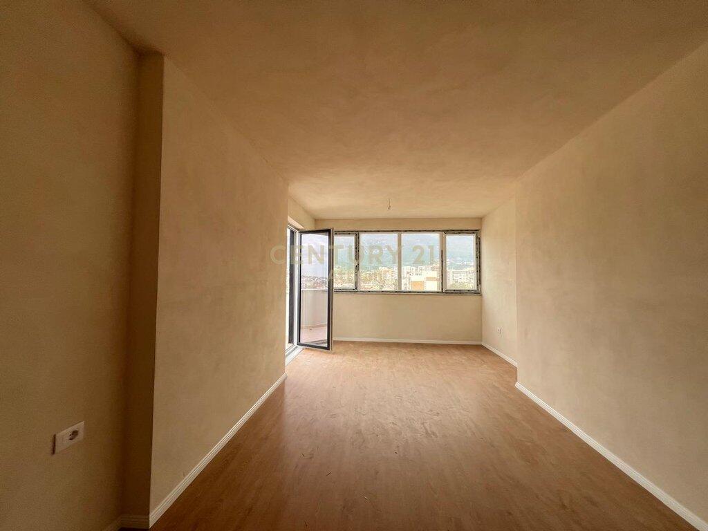🏡 SHITET APARTAMENT 1+1 ME VERANDË – PRANË SHKOLLËS SË BASHKUAR