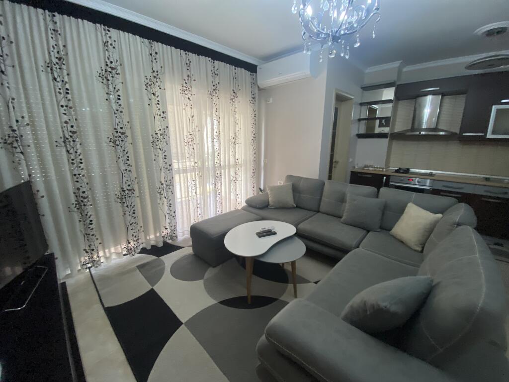 2+1,arredato al campo di aviazione,prezzo 700 euro