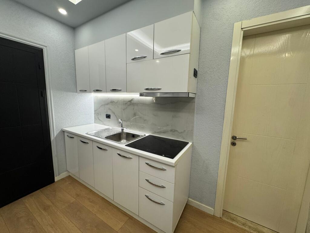 Apartment 1+1, Mine Peza!