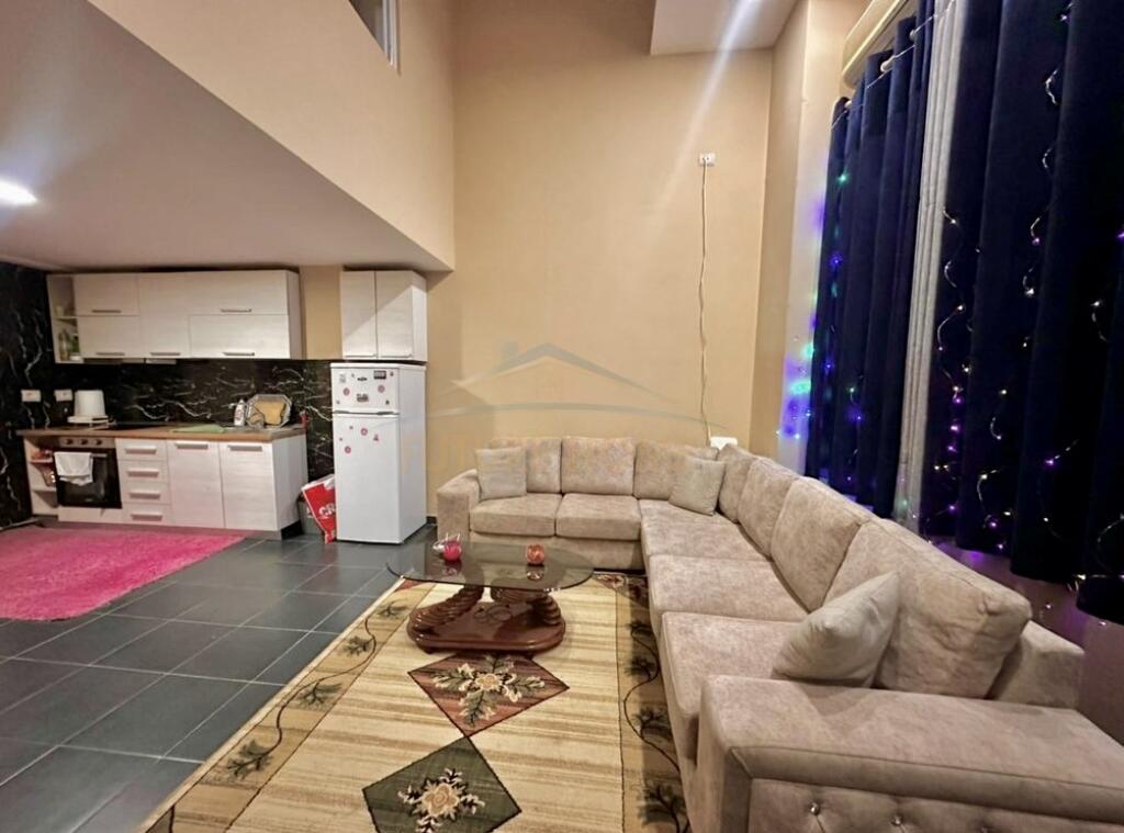 Shitet, Duplex, Liqeni i Thatë, Tiranë