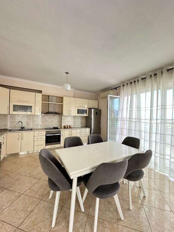 Kopshti Zoologjik 3+1 me verande/ Qera