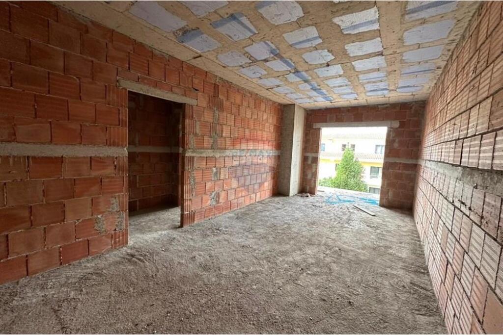 APARTAMENT 1+1 PER SHITJE TEK FUSHA E AVIACIONIT