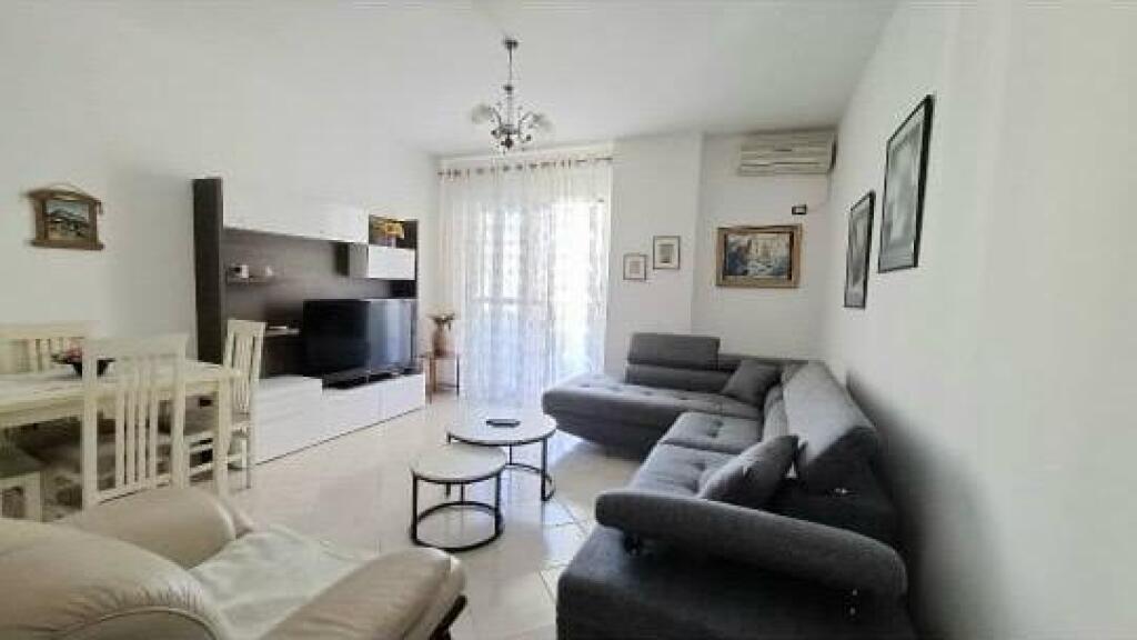 Apartament 2+1+2 me qira në Astir, Tiranë