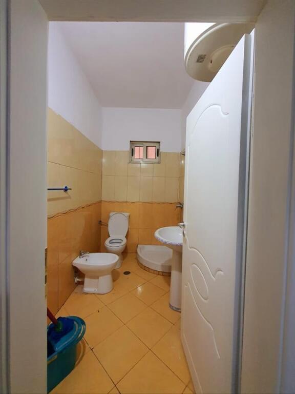 🏡 Shitet apartament 2+1 me verandë &amp; depo – Afër Xhamisë së Tabakëve, Tiranë