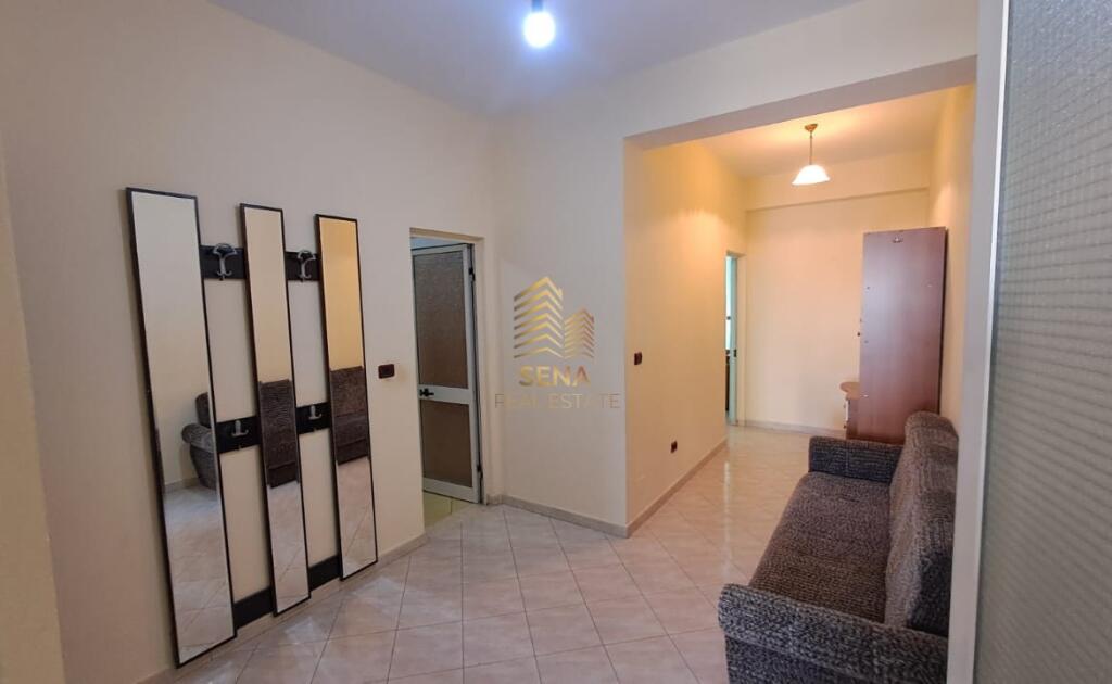 Qira, Hyrje Private, 1+1+blk,21 Dhjetori, 40,000 Lek/muaj