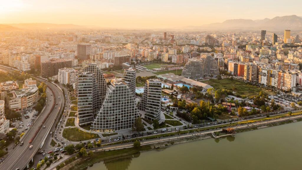 🏢 AMBIENT KOMERCIAL ME QIRA – LAKE VIEW RESIDENCE 🌅