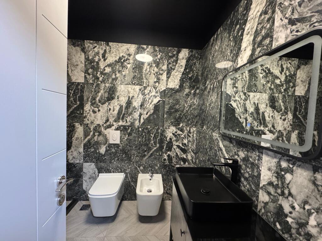 Apartament 2+1+2 per shitje, Prane Rruges se Kosovareve