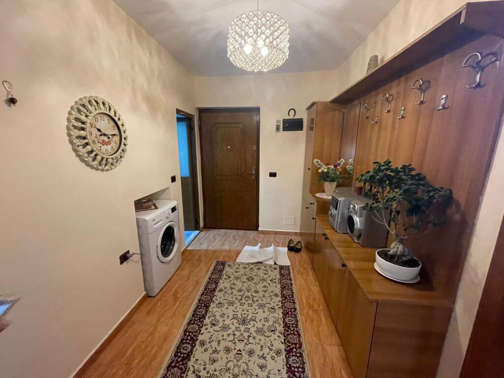 🏢A few minutes from “Avni Rustemi Square”, Tefta Tashko Koco Street, a 2+1 furnished apartment is for rent. 55,000 Lek