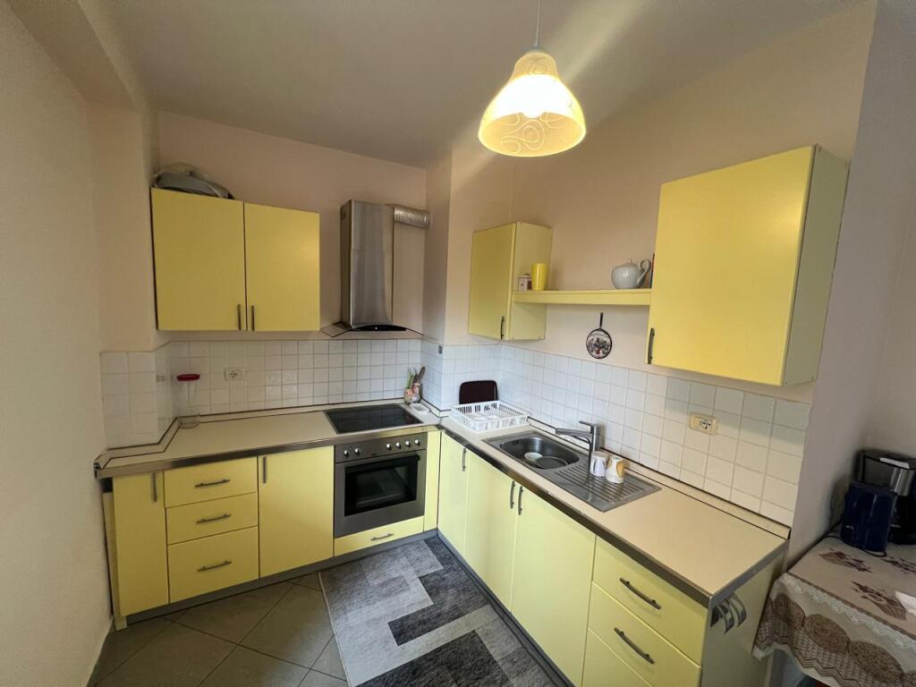 APARTAMENT 3+1 +2 PER QERA  PRAPA SHKOLLES GJERGJ KASTRIOTI.