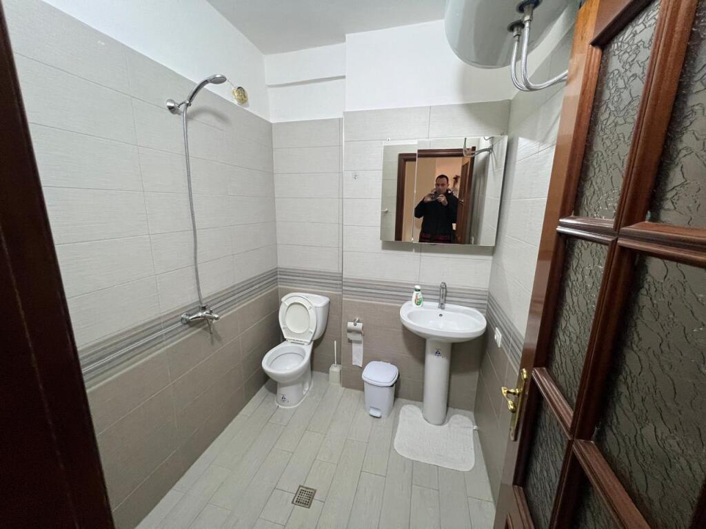 APARTAMENT 3+1 +2 PER QERA  PRAPA SHKOLLES GJERGJ KASTRIOTI.