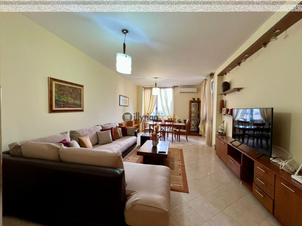 Jepet me Qira Apartament 2+1+2 Tualete, përballë “Toptani Center”, Tiranë